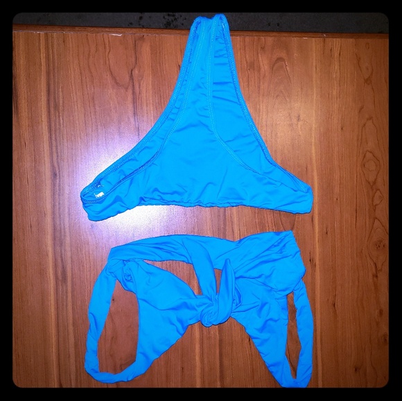 Blue bikini - Picture 1 of 1